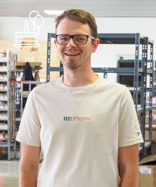 🎉🎂 Dnes má narodeniny náš Matěj! 🎂🎉 Ten, kto vymýšľa všetky tie krásne príspevky, tvorí videá, fotí, píše texty, odpovedá...