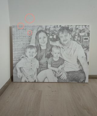 🖊️✨ Rodina v bodoch, vytvorená srdcom. Dostali sme nádhernú fotku hotového obrazu od našej šikovnej zákazníčky – rodinný...